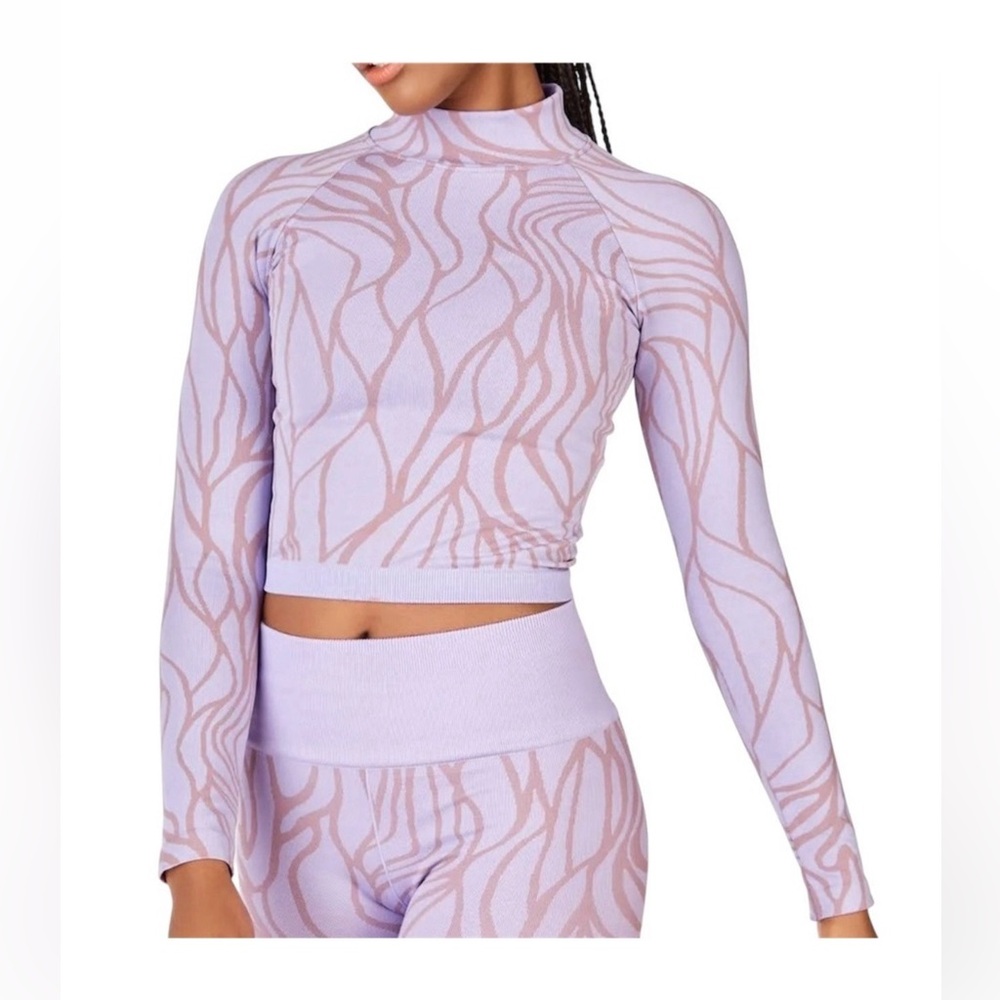 NWT Fabletics Lilac Activewear Top size:8